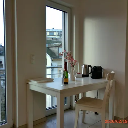 לינה וארוחת בוקר Elegant Bedroom At Luxembourg Gare *