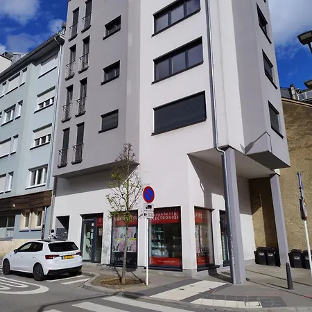 Elegant Bedroom At Luxembourg Gare לינה וארוחת בוקר *