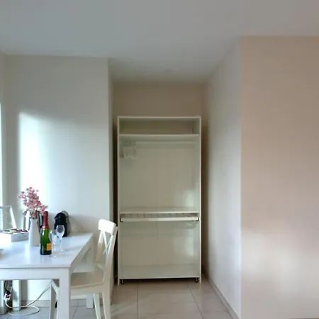 Elegant Bedroom At Luxembourg Gare *