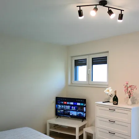 Elegant Bedroom At Luxembourg Gare לינה וארוחת בוקר לוקסמבורג