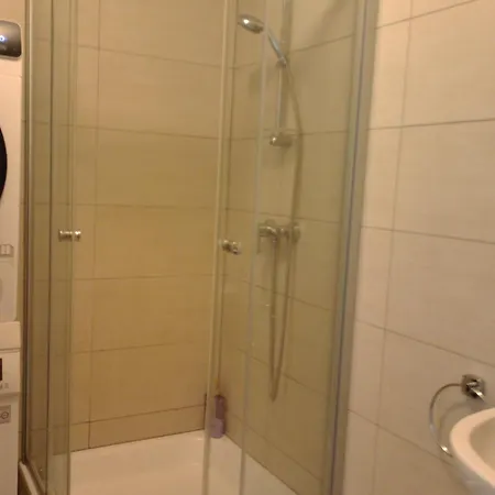 Elegant Bedroom At Luxembourg Gare לינה וארוחת בוקר לוקסמבורג