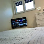 Elegant Bedroom At Gare *