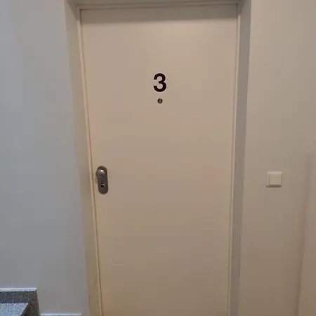 לינה וארוחת בוקר Elegant Bedroom At Gare *