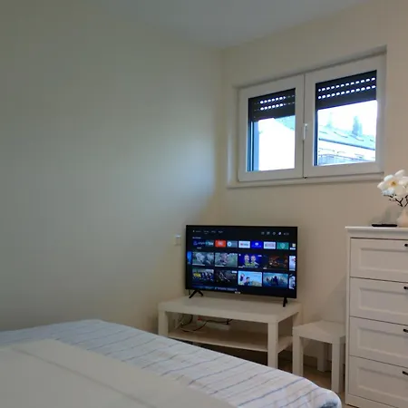 Elegant Bedroom At Gare Panzió