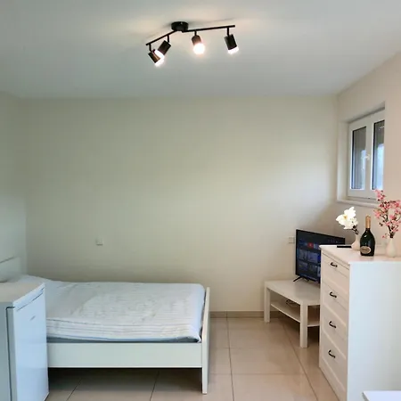 Elegant Bedroom At Luxembourg Gare