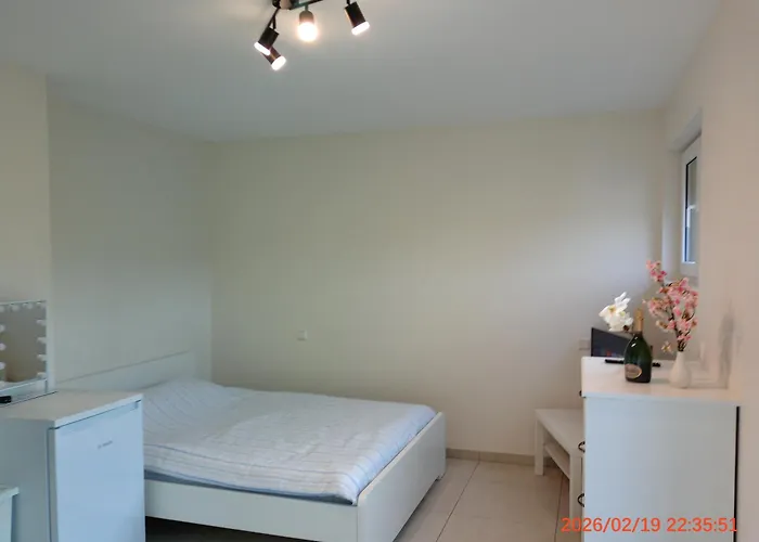 Elegant Bedroom At Luxembourg Gare *