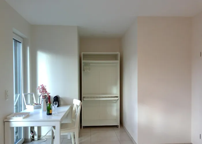 Elegant Bedroom At Luxembourg Gare *