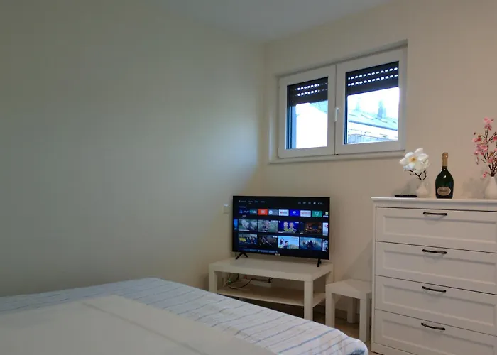 Elegant Bedroom At Luxembourg Gare 住宿加早餐酒店