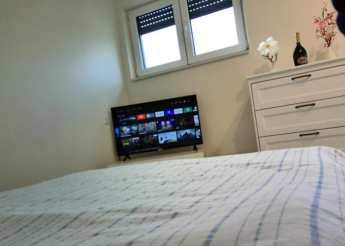 Elegant Bedroom At Luxembourg Gare *