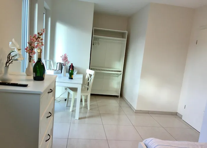 Bed & Breakfast Elegant Bedroom At Luxembourg Gare *