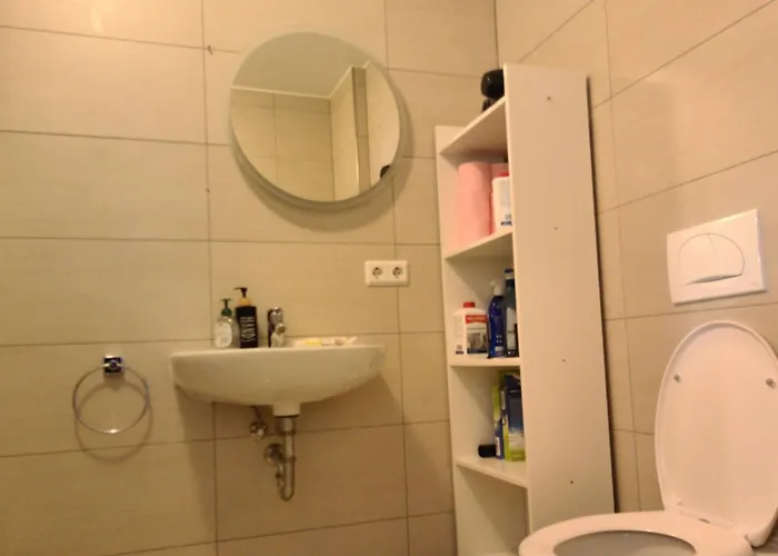 Elegant Bedroom At Luxembourg Gare Bed & Breakfast *