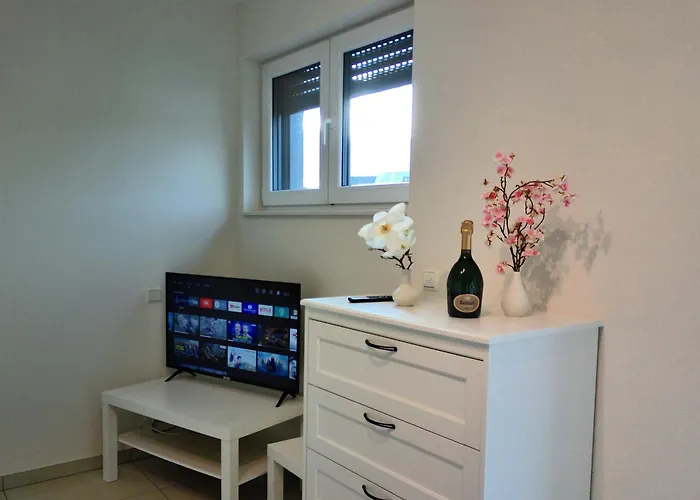 Elegant Bedroom At Luxembourg Gare 住宿加早餐酒店