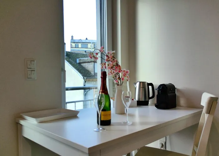 Elegant Bedroom At Luxembourg Gare 住宿加早餐酒店