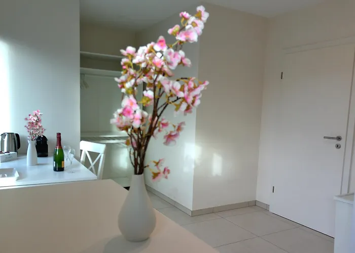 Elegant Bedroom At Gare *