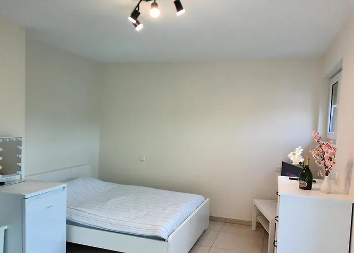 Elegant Bedroom At Gare