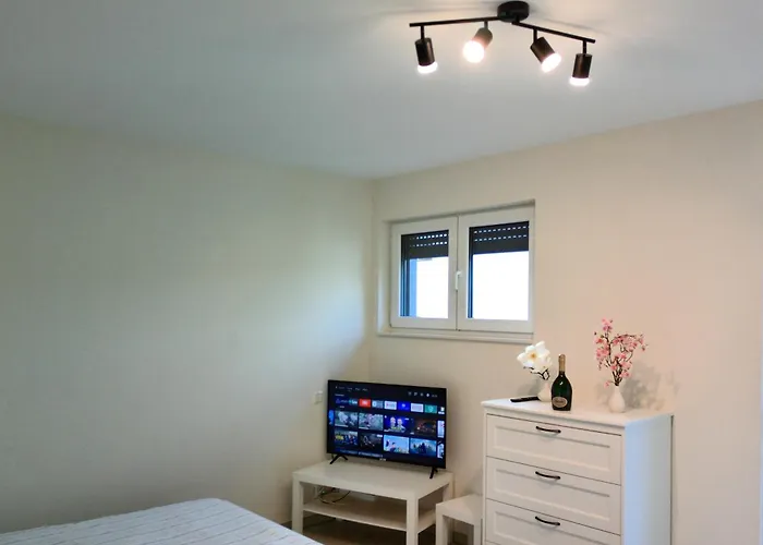 Elegant Bedroom At Gare Couette-café Luxembourg